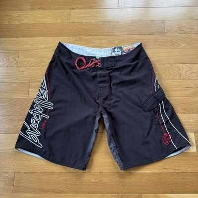 Script Cargo Andy Irons-era boardshort reference in black / red / white